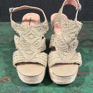 Lucky Brand Tan Espadrille Sandals